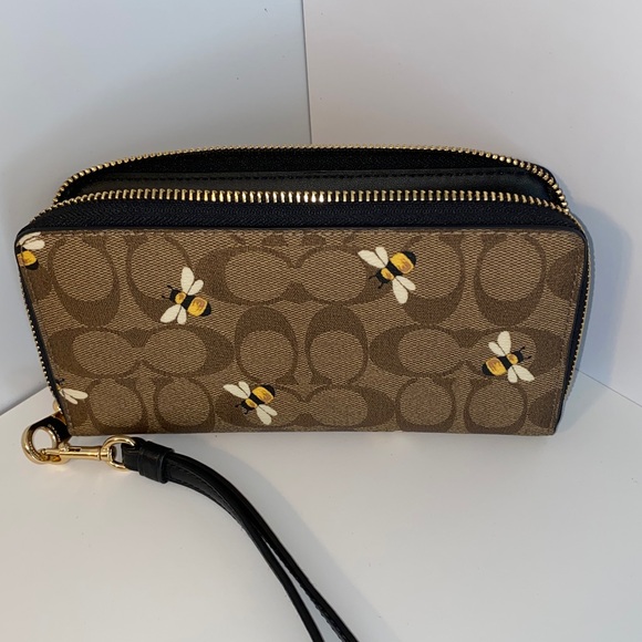 Coach Logo with Bee Print Wristlet Zip Around Accordion Style Wallet Like New - Picture 10 of 12
